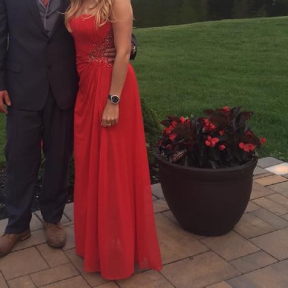 Lady in red ❤️ - Picture 6 of 7